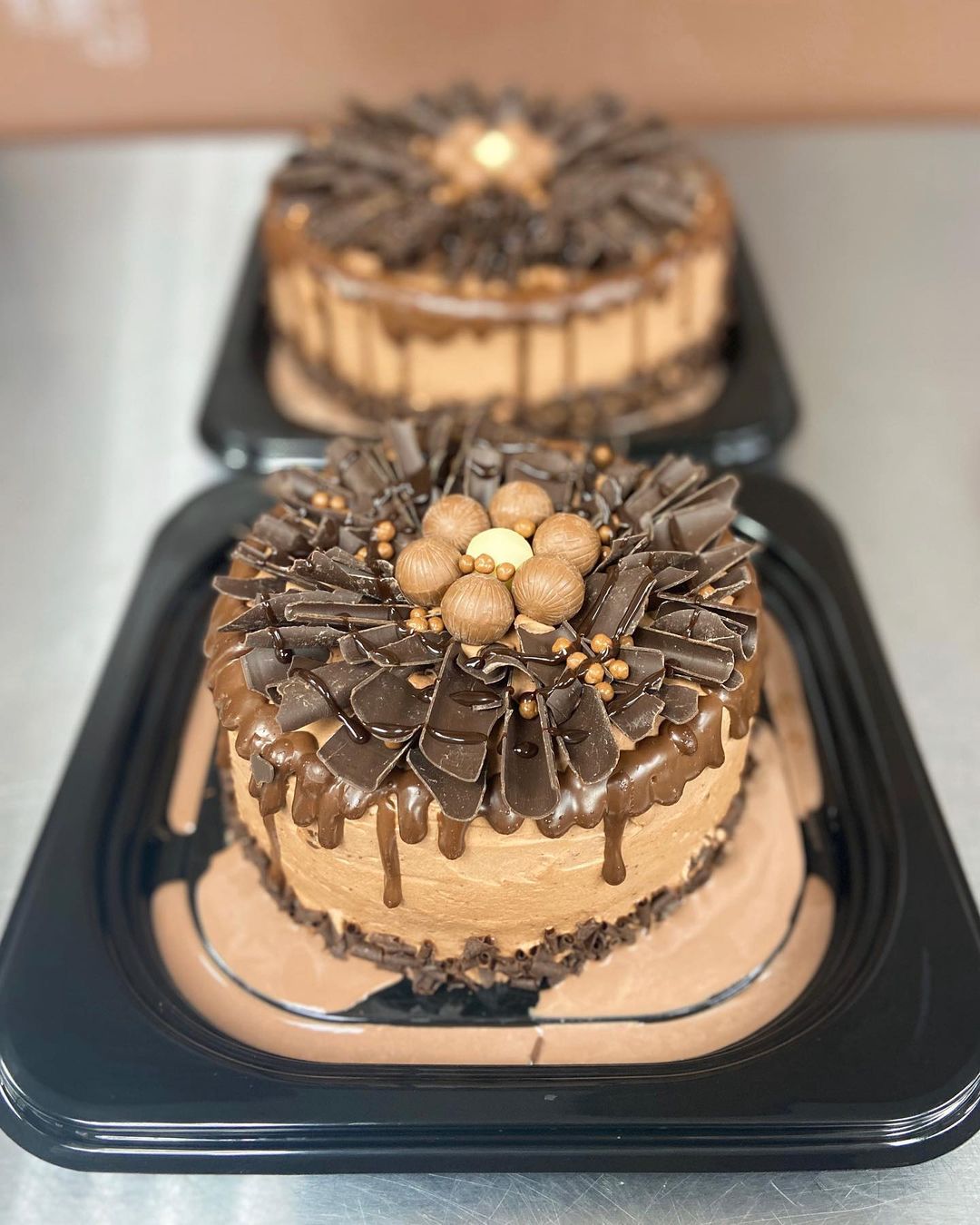 Toronto Cake Lab - #buttercreampaletteknifepainting cake celebrating a mom  and daughter's birthdays. Flavour - Pistachio-mascarpone filling  #buttercreampaletteknifepainting #buttercreamcakes #paletteknifeflowers  #gtacustomcakes #durhamcustomcakes ...